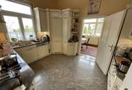 Jahrhundertwendehaus im Villenviertel – Waldrandlage, zentrumsnah, mit Sauna, Pool, Garagen und bester Anbindung - Wohnen und Arbeiten im Kurort