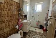 Haus in Grünruhelage mit offener Terrasse, Balkon und Garage