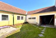 Ehemaliges Bauernhaus mit Nebengebäuden