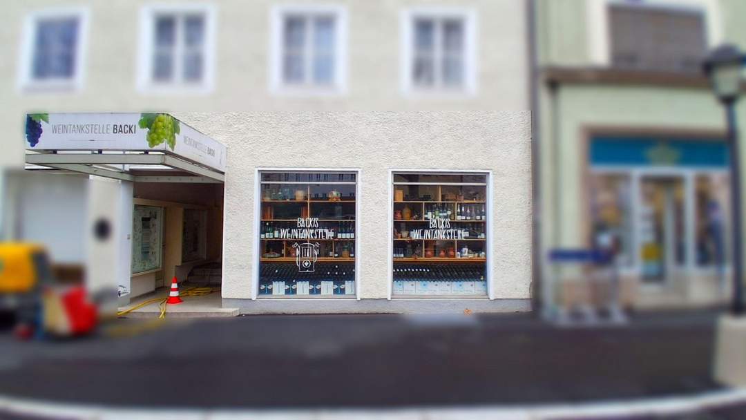 Kompaktes Geschäftslokal mit großer Auslagenfront in der Franz Josef Straße