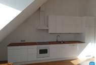 Helle 2 Zimmer DG Wohnung Altbau für Sportler