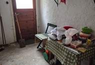 Renovierungsbedürftiges Mittelreihenhaus