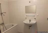 3 Zimmer-Penthouse-Wohnung mit Balkon in den grünen Innenhof gerichtet