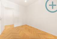 Heller Altbau mit großzügigem Balkon