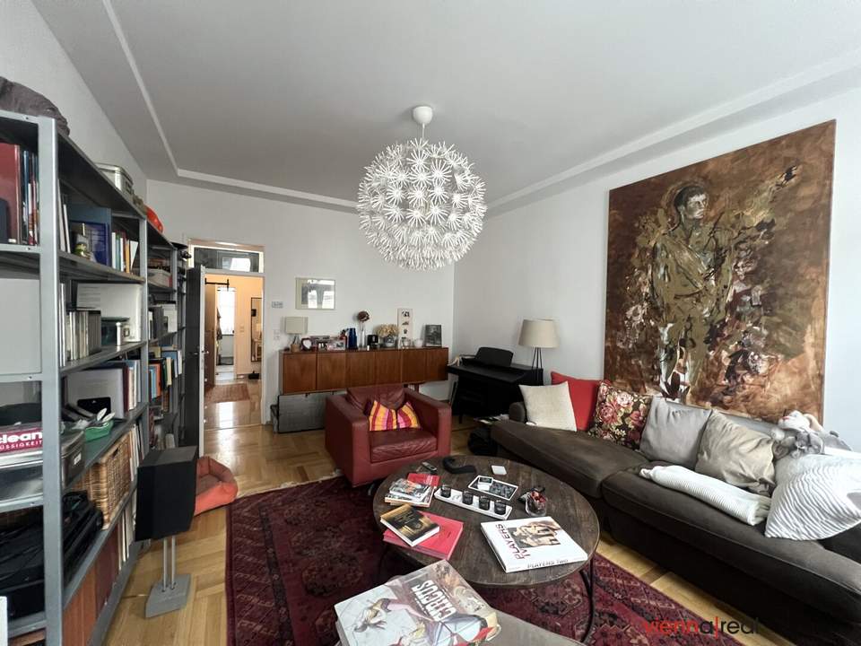 UNBEFRISTET - Helle 3-Zimmer Altbauwohnung mit separater Küche im 2. Liftstock und KFZ-Stellplatz optional