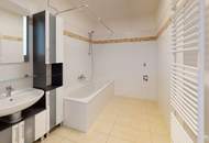 Moderne Dachgeschosswohnung, klimatisiert und gut geschnitten