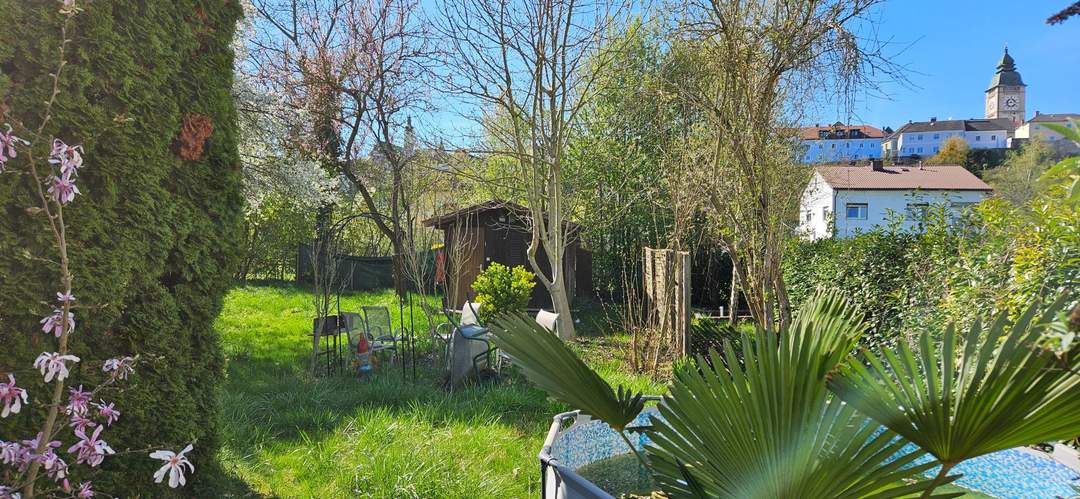 Schönes sonniges, ruhiges Gartengrundstück