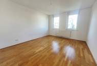 4-Zimmer-Dachgeschosswohnung mit Balkon nahe Alfred-Auer-Park