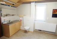 7321 Lackendorf: Ruhelage! Teilsaniertes und bezugsfertiges Einfamilienhaus mit Garage und großem Garten!