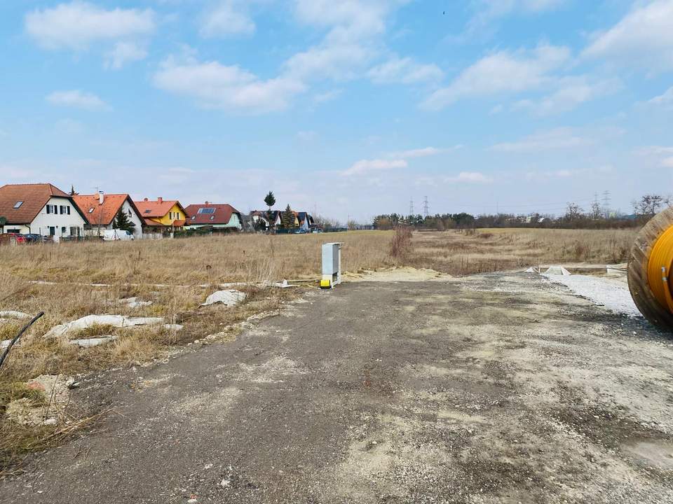 BAUGRUNDSTÜCK AM FÖHRENSEE IN TRASDORF INMITTEN DER NATUR AN FELDER DER REGION ANGRENZEND