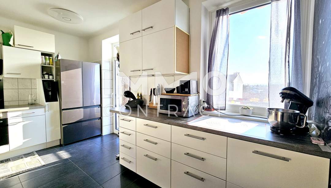 Lichtdurchflutete, große 3-Zimmer-Wohnung mit Balkon und Garage in attraktiver Lage