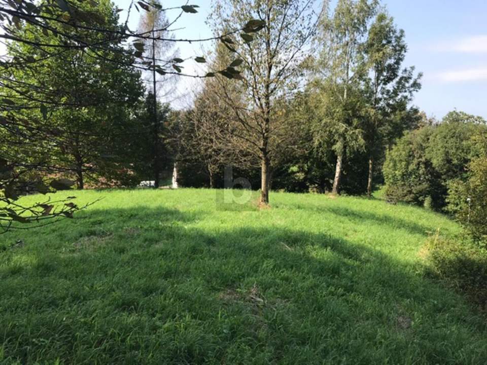 TRAUMHAFTES GRUNDSTÜCK IN NATURLAGE