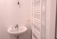 Charmante, gepflegte 2 Zimmer Wohnung mit 2 Balkonen, renovierter Altbau!