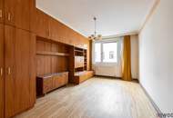 NÄHE DONAUKANAL &amp; ROCHUSMARKT | Sanierungsbedürftige 2-Zimmer-Wohnung mit Innenhof-Loggia | Separate Küche | 5. Liftstock