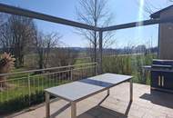 Familienhaus mit Pool, 4 Garagen und Nebenflächen