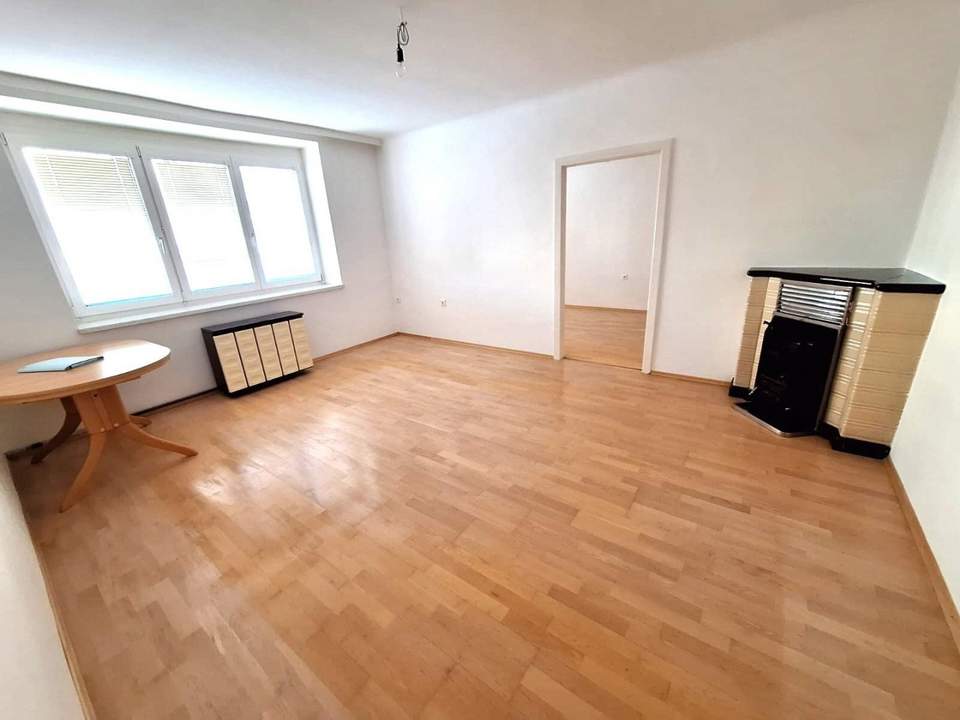 "2 Zimmer Wohnung am Friedrich Engels Platz"