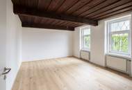 Verwunschenes Wohnhaus versteckt in großem Gartengrundstück