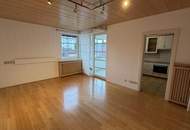 Helle und großzügige 2-Zimmer-Wohnung mit verglaster Loggia