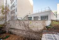 **Hannovermarkt** Renovation Opportunity: Charming 3-Room Period Apartment with Balcony and Airbnb Potential