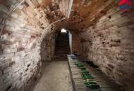 PREISREDUZIERUNG! Schrattenberg-Weinkeller mit atemberaubender Fernsicht und zusätzlichem Grundstück