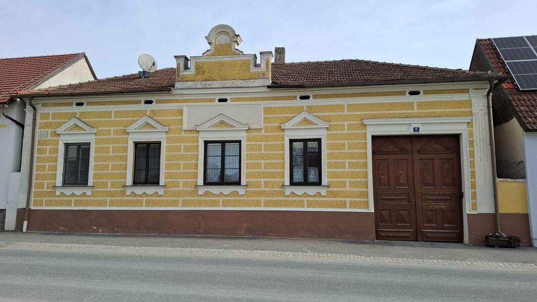 Stilvolles Wohn-Bauernhaus mit Nebengebäuden und Grüngarten!