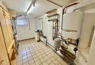 Großzügiges Wohnhaus mit Pool, Heimkino und Sauna in ruhiger Lage!