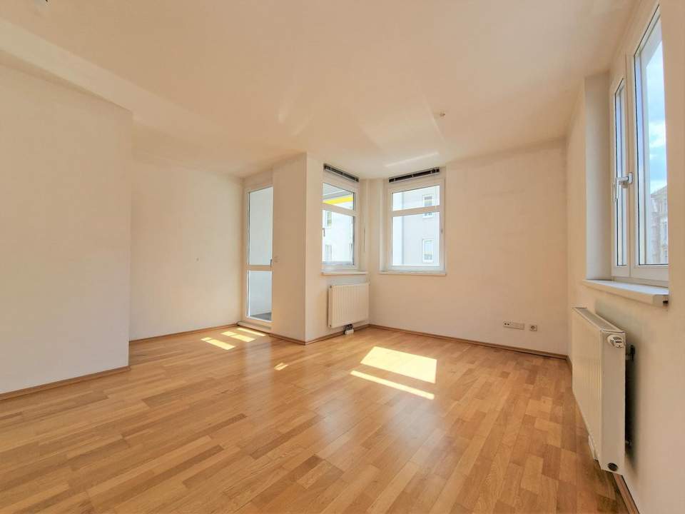 Breitenfelder Gasse: 4-Zimmer Wohnung mit Loggia in toller Lage - 4.OG
