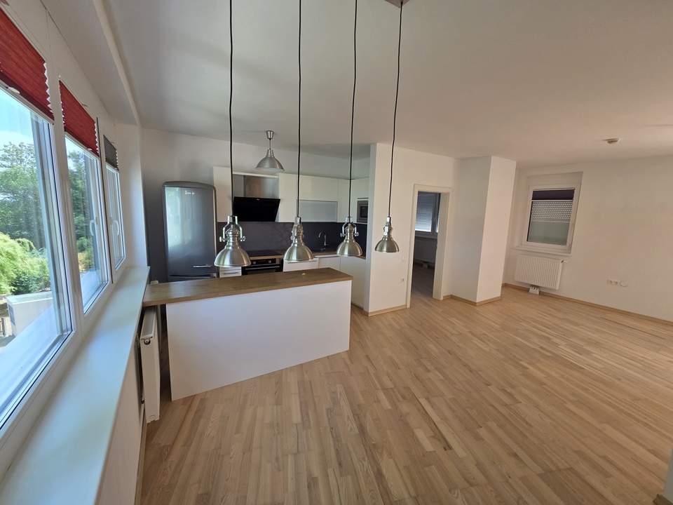 MIETE! Moderne helle Neubauwohnung mit Balkon und Tiefgaragenstellplatz!