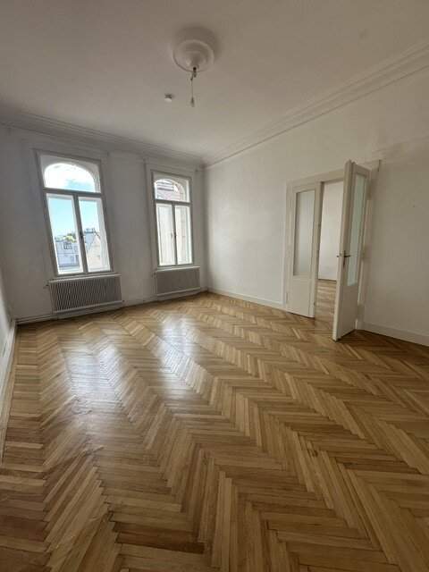 WG geeignet ! Großzügige 3-Zi-Wohnung im 3. Liftstock !