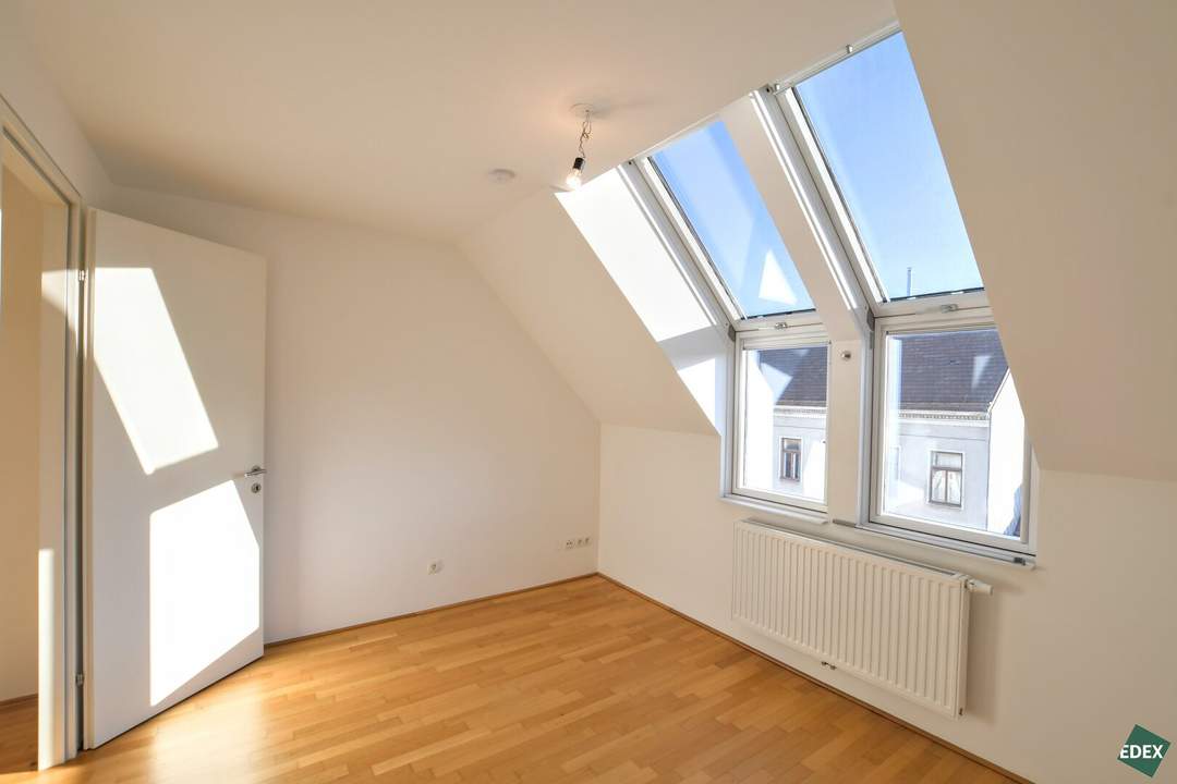 2-Zimmer-Wohnung im Dachgeschoß mit kleinem Balkon & Klimaanlage