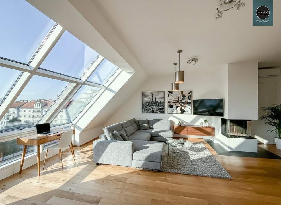 Klimatisierte Dachgeschoss Maisonette mit 2 Terrassen und Kamin nahe Uno City!