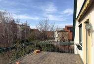 Eine Villa mit Wohnkultur, parkähnlichem Garten und Pool // A Villa of Distinction with Park-Like Garden and Pool //