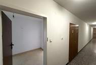 Klimatisierte Dachgeschosswohnung mit 4 Schlafzimmer und Garage // Air-conditioned attic apartment with 4 bedrooms and garage //