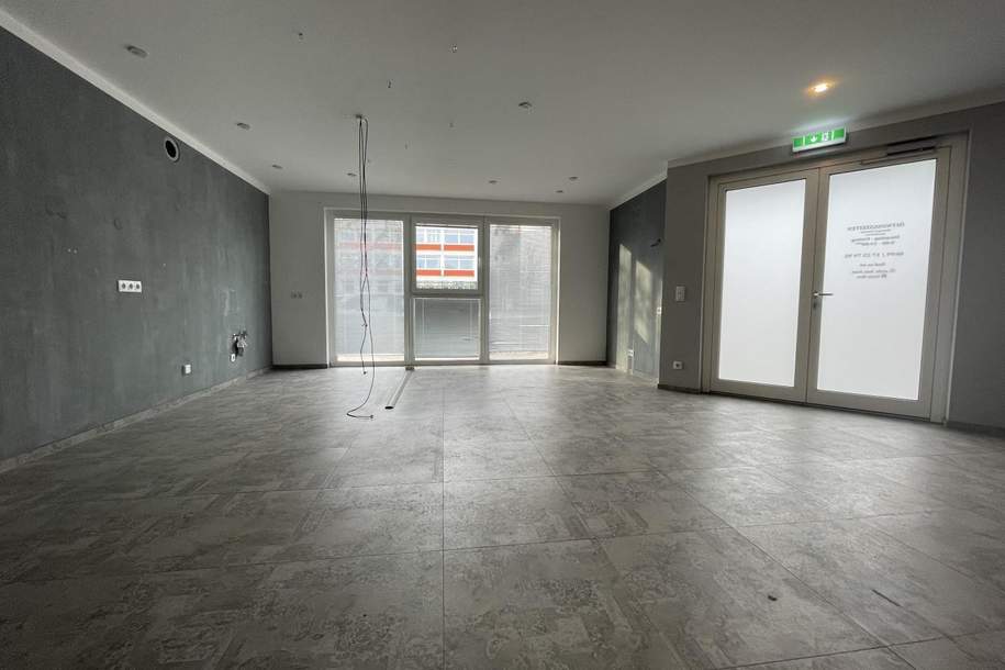 UNBEFRISTETES Eck-Geschäftslokal direkt gegenüber Gymnasium Zehnergasse, Gewerbeobjekt-miete, 1.295,00,€, 2700 Wiener Neustadt(Stadt)