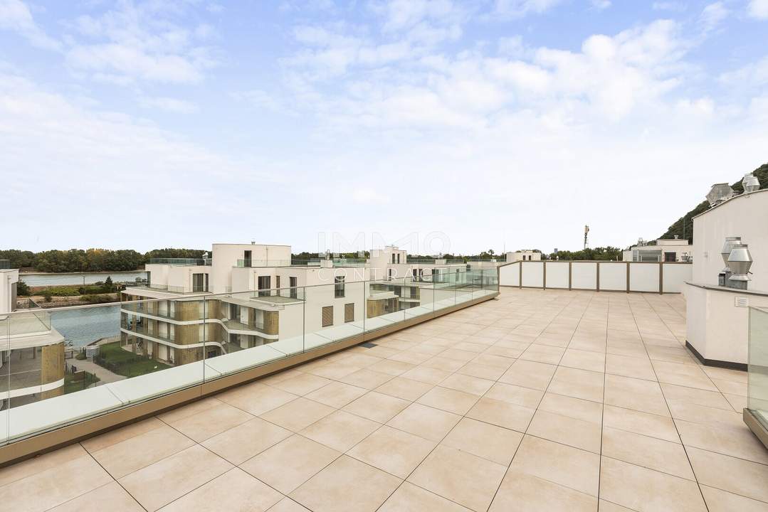 Meisterstück moderner Architektur: Penthouse mit 230m2 Terrasse & Wasserblick
