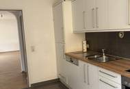 2 Zimmerwohnung, Küche getrennt und Balkon