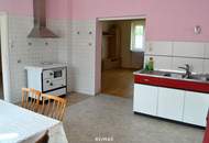 Vierkanthof-Charme in guter infrastruktureller Lage mit geschütztem Innenhof