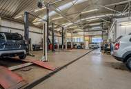 Autohaus mit Werkstatt und befestigten Ausstellungsflächen in Langenwang