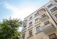 MITTEN IM SIEBTEN | Ost/West ausgerichteter Stil-Altbau mit Balkon | Grünblick | Prachtvolles Jahrhundertwendehaus