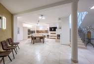***NEU*** exklusives Haus mit 2 Eingängen, 2 Wohnküchen, Wellnessbereich, beheizten Pool und viel mehr