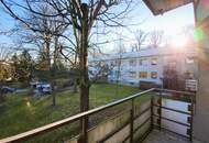 RENOVIERTE WOHNUNG MIT LOGGIA UND PARKPLATZ IN HERRLICHER WALDRAND-RUHELAGE