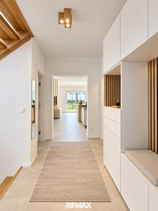 "POOL.DESIGN.NATUR.- Dieses Haus hat alles!"