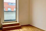 HELLE 2-ZIMMER DG WOHNUNG MIT eigener TERRASSE und GARTENNUTZUNG