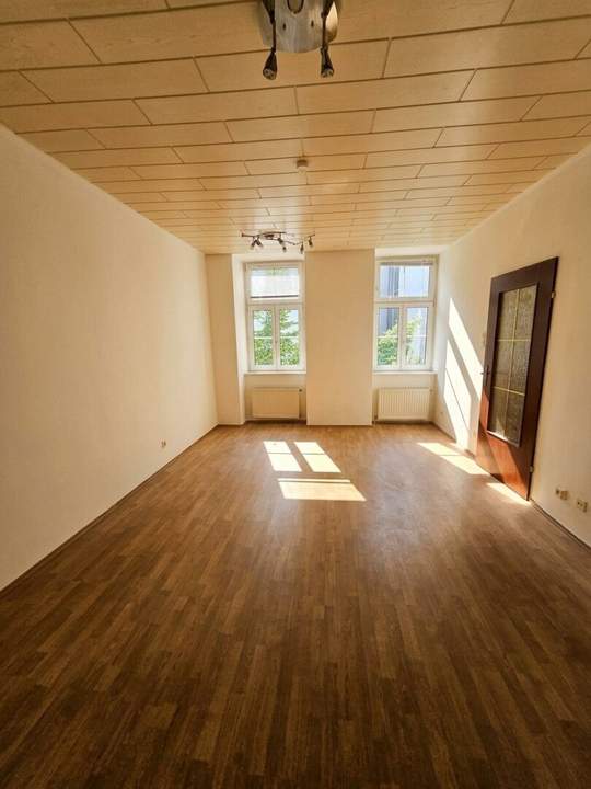 Unbefristet: Hofseitige 2 Zimmer Wohnung sofort beziehbar - Schallergasse