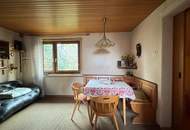 Attraktives Baugrundstück mit sanierungsbedürftigem Haus – Perfekt für Bauträger