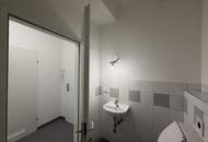 Neu saniertes Kleinbüro oder Praxis // Newly renovated small office or practice //