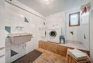 Neuer Preis! Vielseitiges Wohnhaus mit 5 Schlafzimmern, Kamin &amp; Potenzial für zwei Wohneinheiten