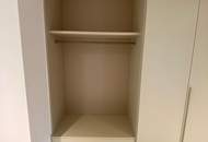 Moderne Neubauwohnung im Zentrum – mit Loggia u. Lift ! TIEFGARAGENPLATZ und KONTROLLIERTE WOHNRAUMBELÜFTUNG