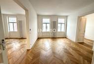 Zeitlose Eleganz im Stilaltbau - Luxuriös sanierte Traumwohnung