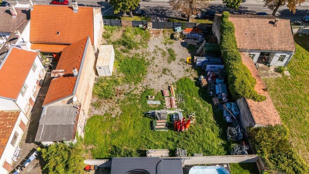 "PERFEKT FÜR BAUTRÄGER – Attraktives Grundstück im Zentrum von Gramatneusiedl!"